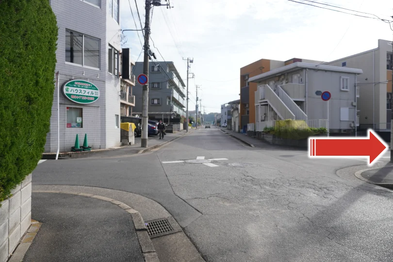 6. ハウスフィル(不動産)が見えたら右折