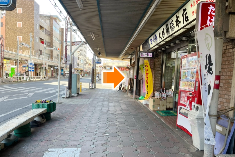 桜通り交差点を右に曲がります